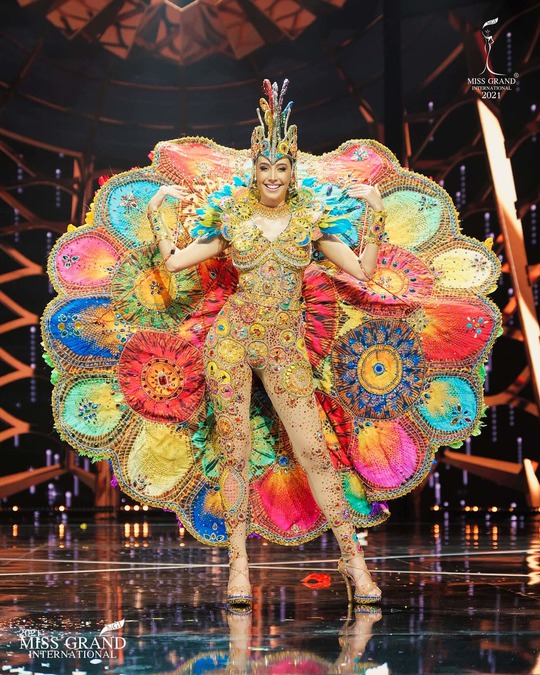 Cuộc thi Hoa hậu Hòa bình quốc tế: Thùy Tiên dẫn đầu phần thi Quốc phục - Ảnh 5.