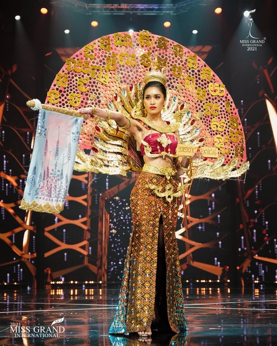 Cuộc thi Hoa hậu Hòa bình quốc tế: Thùy Tiên dẫn đầu phần thi Quốc phục - Ảnh 2.