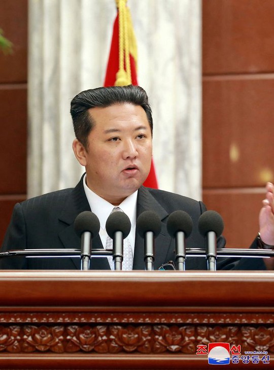 Quân đội Triều Tiên được kêu gọi bảo vệ ông Kim Jong-un bằng cả mạng sống - Ảnh 2.