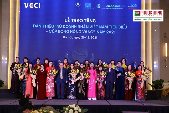 Bà Lưu Thị Thanh Mẫu đạt cúp Bông Hồng Vàng năm 2021 - Ảnh 1.