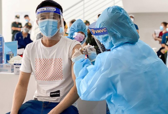Việt Nam đã tiêm gần 151 triệu liều vắc-xin Covid-19, tiêm mũi 3 để tăng kháng thể - Ảnh 1.