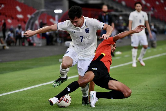 Tuyển Thái Lan ra quân AFF Cup với chiến thắng nhọc nhằn - Ảnh 2.