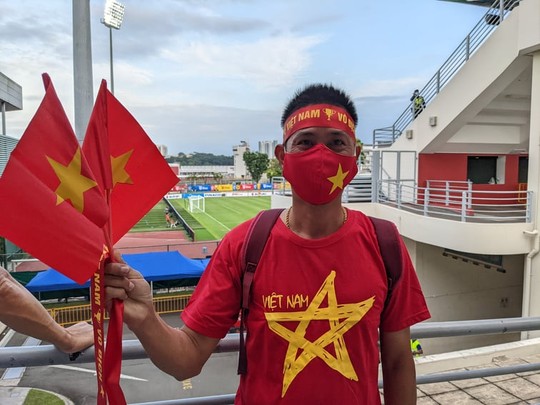 CĐV Việt Nam kéo đến sân, vé 2 trận đại chiến với Indonesia và Malaysia hết sạch - Ảnh 1.