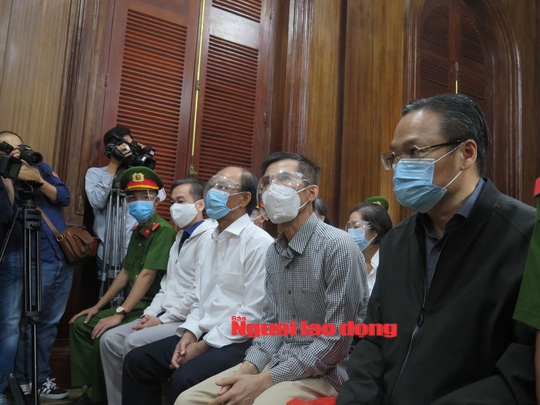 Tạm ngừng phiên tòa xét xử vụ án liên quan ông Trần Vĩnh Tuyến đến ngày 8-12 - Ảnh 4.