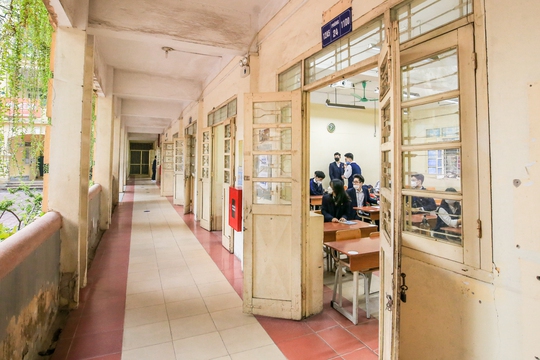 Cận cảnh học sinh lớp 12 ở Hà Nội hào hứng đi học trở lại - Ảnh 5.