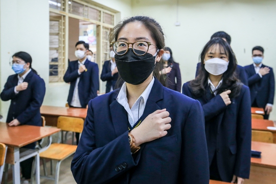 Cận cảnh học sinh lớp 12 ở Hà Nội hào hứng đi học trở lại - Ảnh 6.