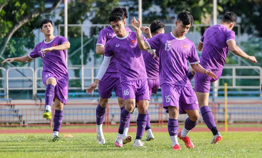 CLIP: Đội tuyển Việt Nam hứng khởi luyện tập với mục tiêu có điểm trước Malaysia - Ảnh 9.