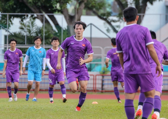 CLIP: Đội tuyển Việt Nam hứng khởi luyện tập với mục tiêu có điểm trước Malaysia - Ảnh 10.