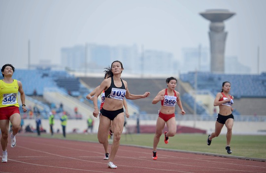 Giải Điền kinh vô địch quốc gia 2021: Lê Tú Chinh độc diễn đường chạy tốc độ - Ảnh 3.