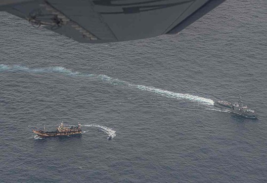 Mỹ lên tiếng trước vụ hàng trăm tàu dân binh Trung Quốc ở biển Đông - Ảnh 2.