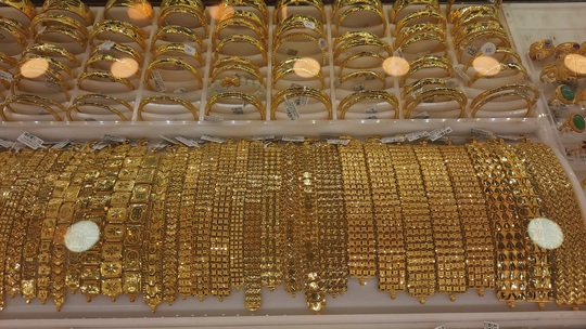 Giá vàng hôm nay 24-3: Vàng thế giới chìm sâu, thấp hơn trong nước 7,5 triệu đồng/lượng - Ảnh 2.