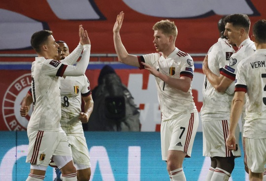Ngược dòng đẳng cấp, Bỉ thắng tưng bừng vòng loại World Cup - Ảnh 2.