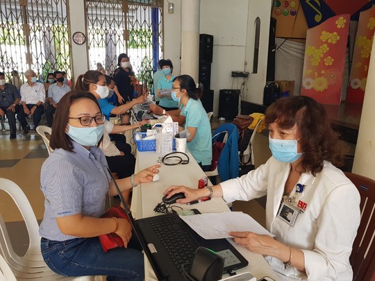 Đoàn viên tích cực tham gia hiến máu cứu người - Ảnh 4.