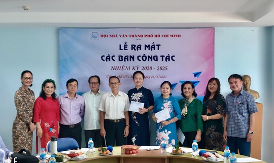 Hội Nhà văn TP HCM ra mắt các ban công tác - Ảnh 2.