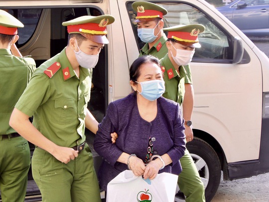 Nhiều bất ngờ tại phiên xử nữ đại gia Dương Thị Bạch Diệp - Ảnh 2.
