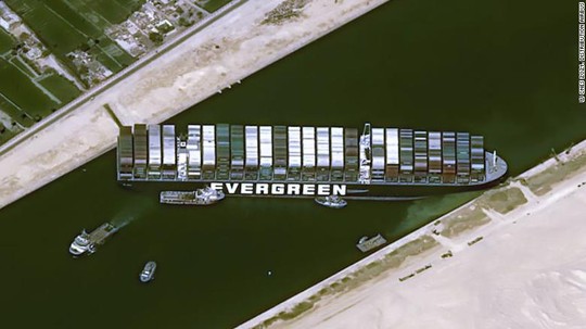 Mỹ đề nghị giúp Ai Cập giải phóng tàu hàng mắc kẹt ở kênh đào Suez - Ảnh 1.