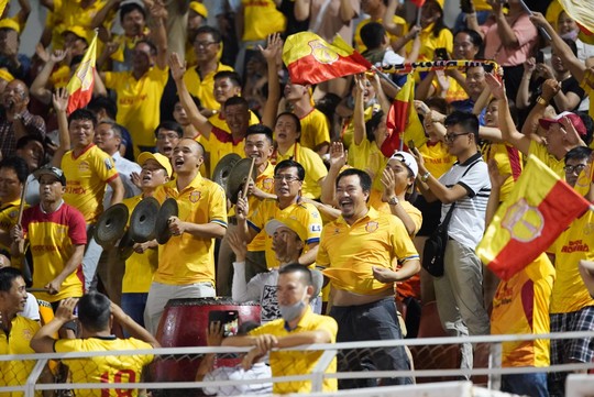 Sài Gòn FC thảm bại trước Nam Định ngay trên sân nhà - Ảnh 4.
