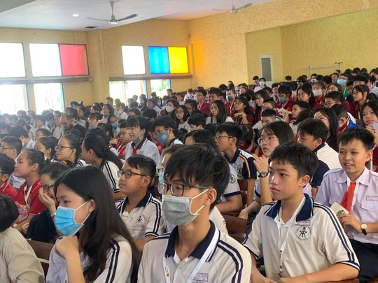 Sở GD-ĐT TP HCM đề xuất học sinh tạm dừng đến trường từ ngày 10-5 - Ảnh 1.