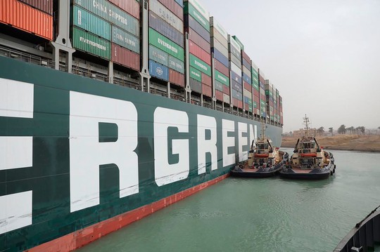Toàn cảnh giải cứu siêu tàu mắc cạn trên kênh đào Suez - Ảnh 10.