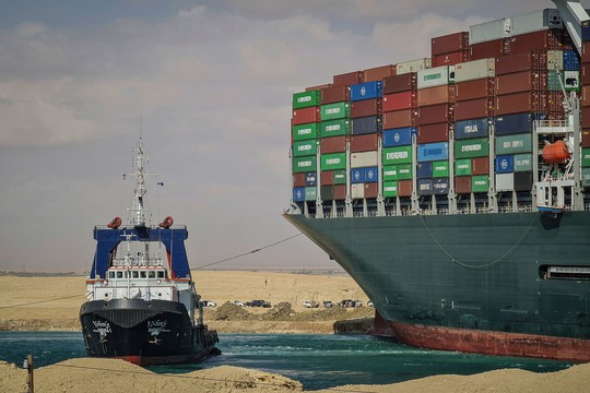 Toàn cảnh giải cứu siêu tàu mắc cạn trên kênh đào Suez - Ảnh 6.