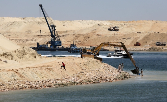 Dậy sóng từ kênh đào Suez - Ảnh 3.