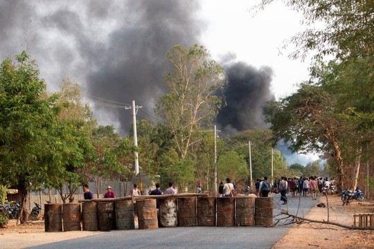 Quân đội Myanmar bị tố dùng súng phóng lựu giết hơn 80 người - Ảnh 1.