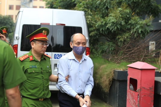 CLIP: Các bị cáo vụ Gang thép Thái Nguyên gây thất thoát 830 tỉ đồng hầu toà - Ảnh 1.