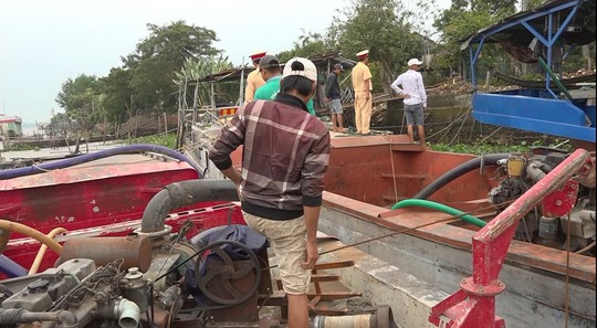 Lãnh đạo tỉnh An Giang nói về khai thác mỏ cát và sạt lở bờ sông - Ảnh 3.