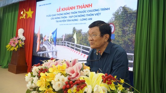 Nguyên Chủ tịch nước Trương Tấn Sang dự khánh thành 17 cầu nông thôn ở Long An - Ảnh 5.