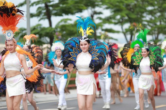 Hạ Long: Rộn rã mùa lễ hội giữa lòng kỳ quan - Ảnh 1.