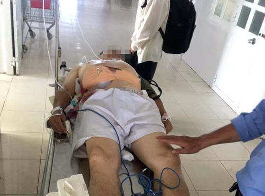 Bắt giữ kẻ dùng hung khí đâm trọng thương nhiều người - Ảnh 1.