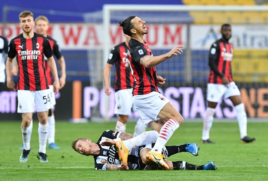 Ibrahimovic gia hạn hợp đồng, mức lương 7,2 triệu USD/năm, với AC Milan - Ảnh 2.