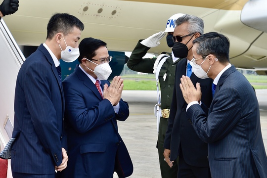 Thủ tướng Phạm Minh Chính tới Indonesia, bắt đầu chuyến công tác nước ngoài đầu tiên - Ảnh 2.