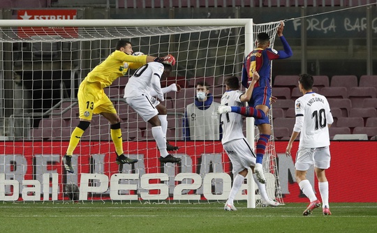 Messi nhảy múa ghi bàn trước Getafe, Barcelona trở lại Top 3 La Liga - Ảnh 5.