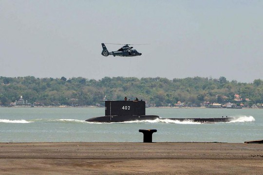 Hải quân Indonesia khoanh vùng vị trí tàu ngầm mất tích - Ảnh 1.