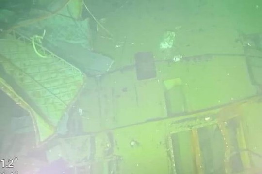 Hình ảnh tàu ngầm Indonesia nứt làm 3 phần dưới đáy biển - Ảnh 2.