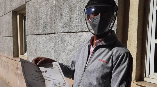 Ấn Độ: Gõ cửa 6 bệnh viện không có giường, con uất nghẹn nhìn mẹ tử vong - Ảnh 1.