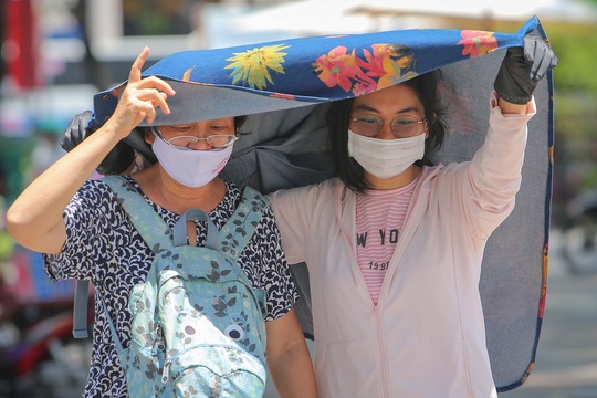 Phóng sự ảnh: Nhiều người dân tại TP HCM còn chủ quan, lơ là phòng dịch Covid-19 - Ảnh 13.