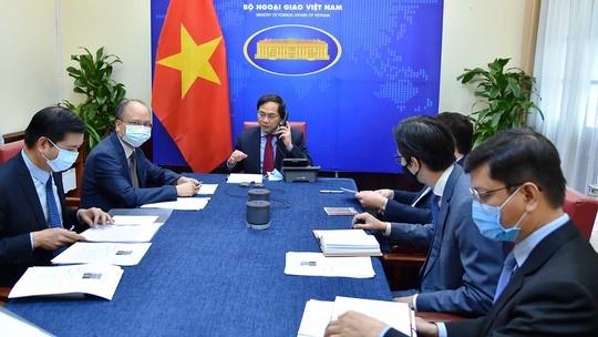 Điện đàm, Bộ trưởng Ngoại giao Việt - Nhật trao đổi về Biển Đông - Ảnh 3.