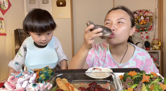 Quỳnh Trần JP lên tiếng sau vụ ăn bàn chân gấu: Làm để nuôi gia đình - Ảnh 4.