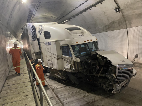 Tài xế gây tai nạn trong hầm Hải Vân 2: Rất may xe di chuyển trong đường hầm 1 chiều - Ảnh 1.