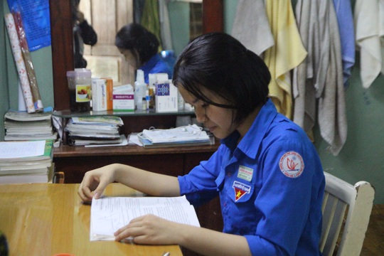 Cô học trò trường chuyên Nguyễn Bỉnh Khiêm ở Quảng Nam cần giúp đỡ - Ảnh 1.