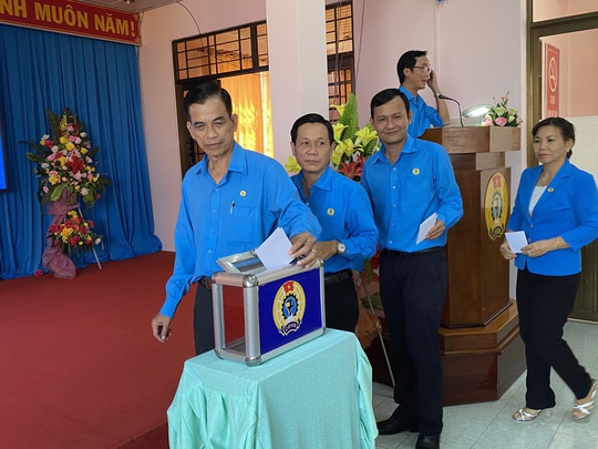 Ông Lê Minh Hùng được bầu làm Chủ tịch LĐLĐ tỉnh Tiền Giang - Ảnh 3.