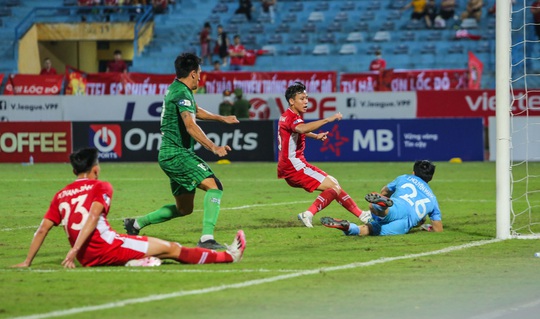 HLV Trương Việt Hoàng: Tiền vệ Daisuke Matsui là điểm yếu của CLB Sài Gòn - Ảnh 12.