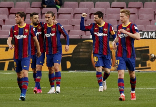 Barcelona thua sốc Granada, hẹp cửa đua vô địch La Liga - Ảnh 1.