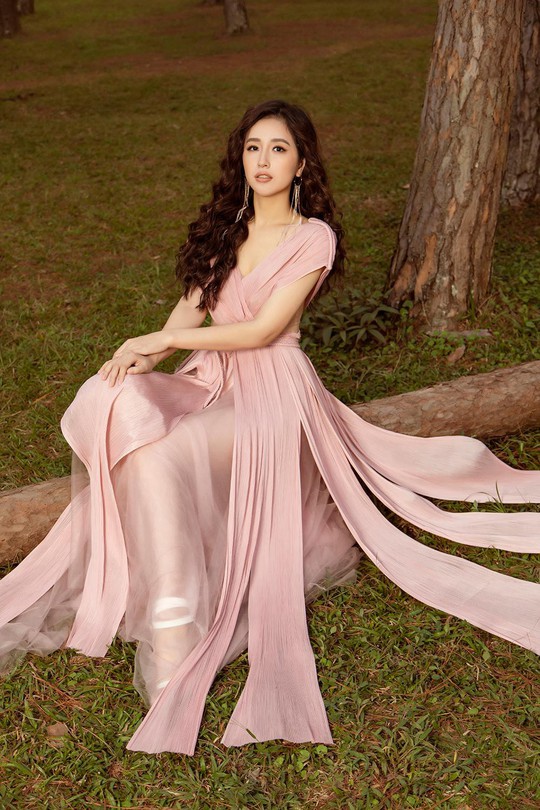 Mai Phương Thúy hóa nàng thơ ở Đà Lạt - Ảnh 9.