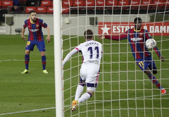 Messi lập kỷ lục, trọng tài nghi tiếp tay Barcelona hạ Valladolid - Ảnh 7.