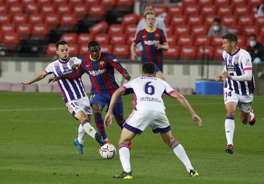 Messi lập kỷ lục, trọng tài nghi tiếp tay Barcelona hạ Valladolid - Ảnh 4.
