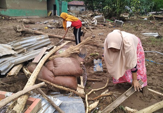 Indonesia: Lũ lụt và sạt lở kinh hoàng, ít nhất 119 người chết - Ảnh 8.