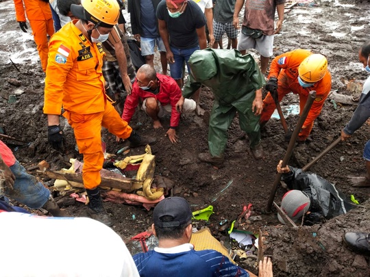Indonesia: Lũ lụt và sạt lở kinh hoàng, ít nhất 119 người chết - Ảnh 4.